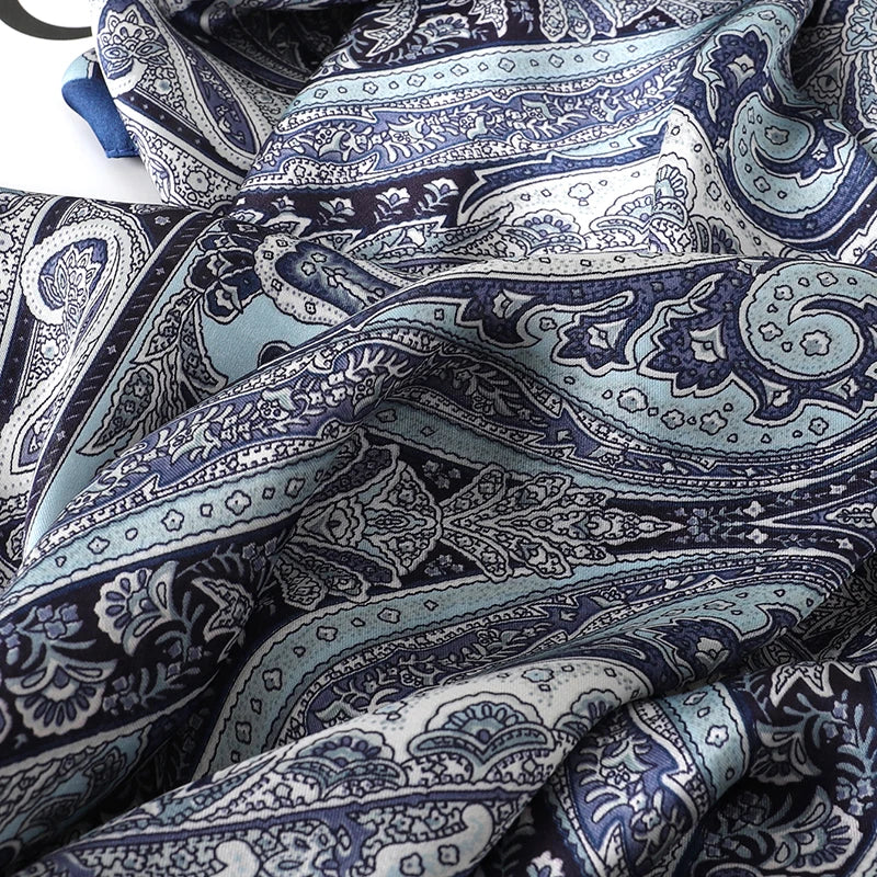 Foulard 70×70 — Imprimé Floral Bohème
