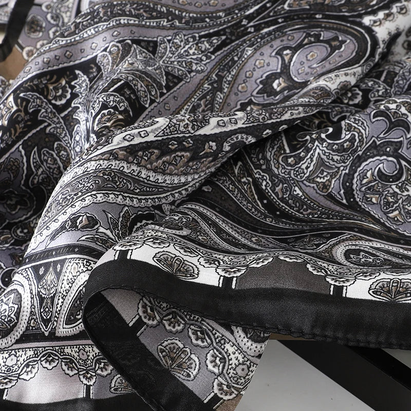 Foulard 70×70 — Imprimé Floral Bohème