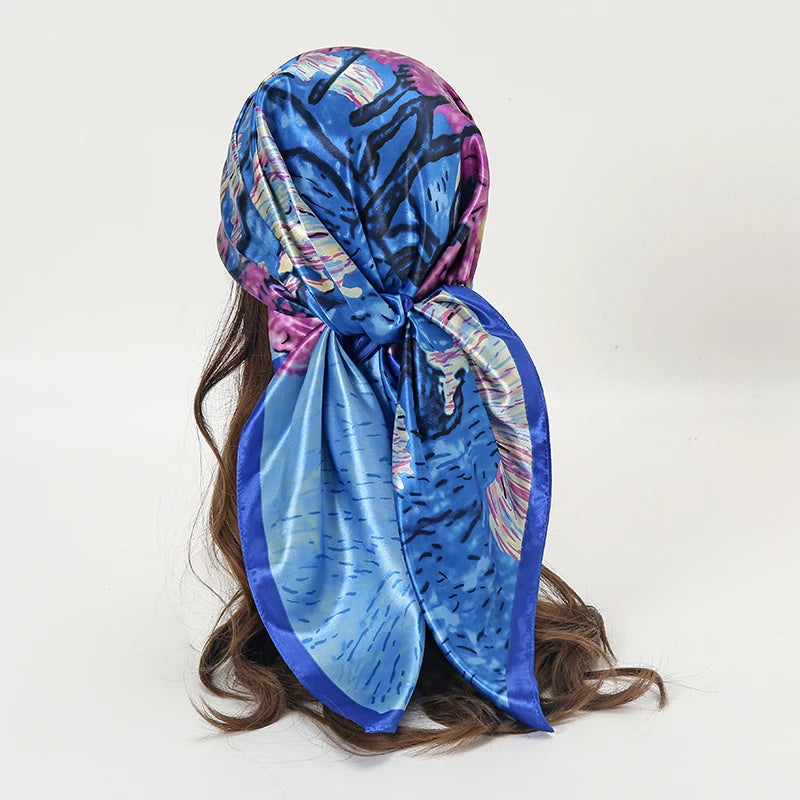Foulard Carré Satin Graphique · Scarf — 90×90