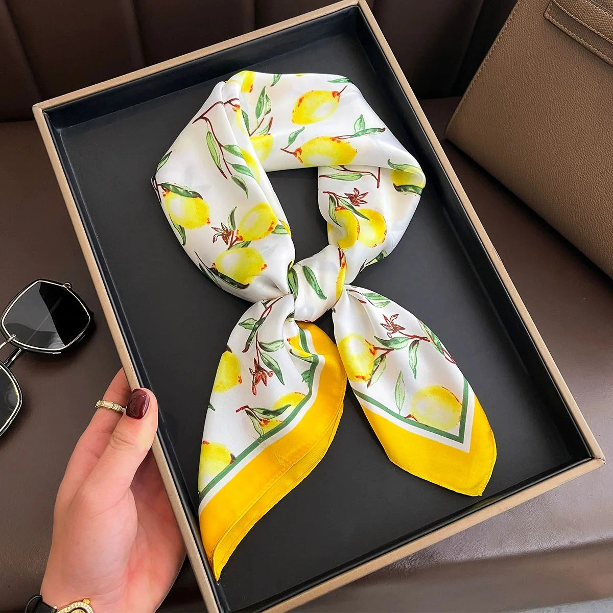 Foulard 70×70 — Imprimé Floral Bohème