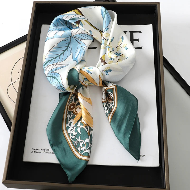 Foulard 70×70 — Imprimé Luxe Satiné