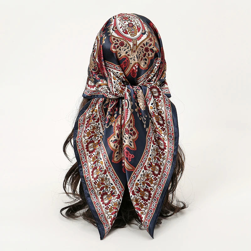Foulard Carré Satin Graphique · Scarf — 90×90