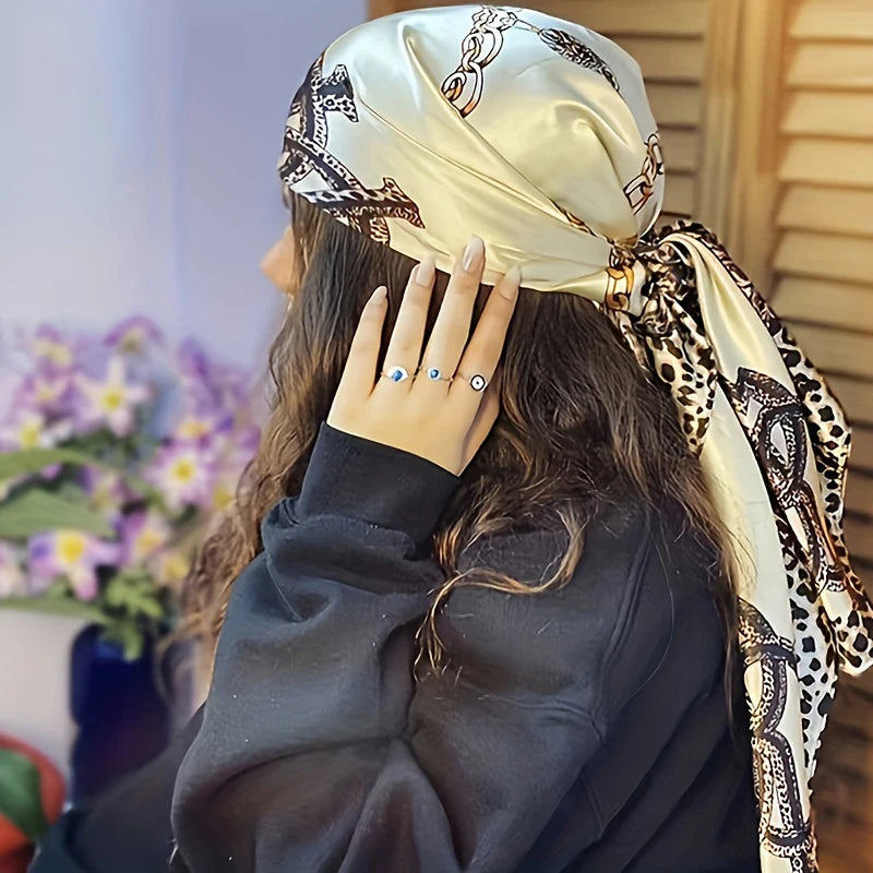 Foulard Carré Satin Graphique · Scarf — 90×90