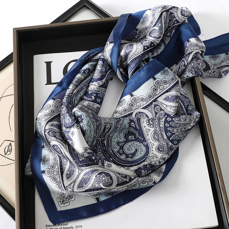 Foulard 70×70 — Imprimé Floral Bohème