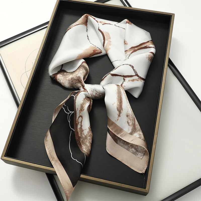 Foulard 70×70 — Imprimé Luxe Satiné