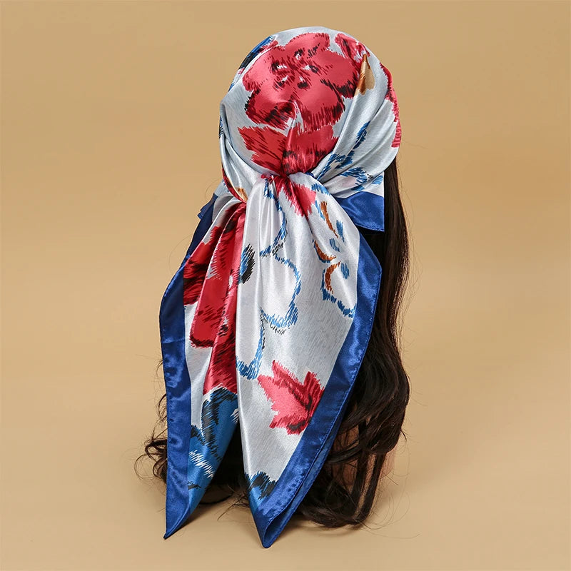 Foulard Carré Satin Graphique · Scarf — 90×90