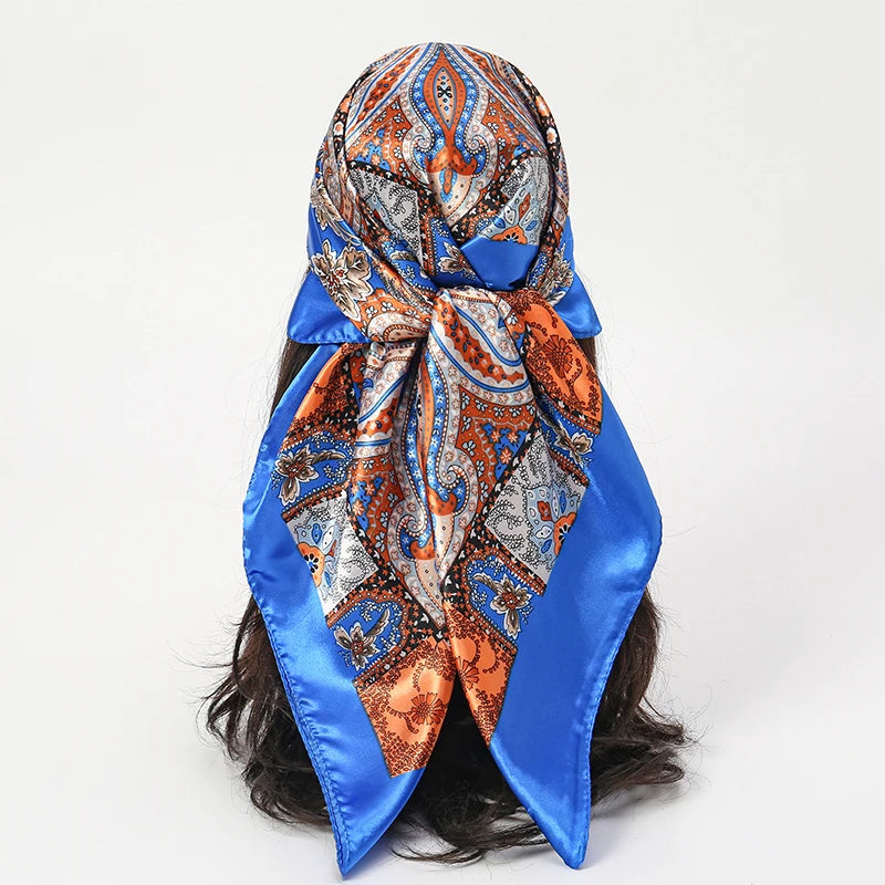 Foulard Carré Satin Graphique · Scarf — 90×90