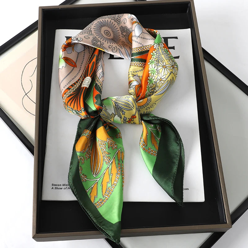 Foulard 70×70 — Imprimé Luxe Satiné