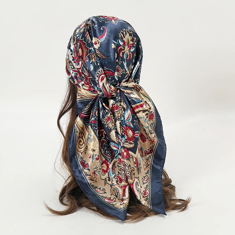 Foulard Carré Satin Graphique · Scarf — 90×90