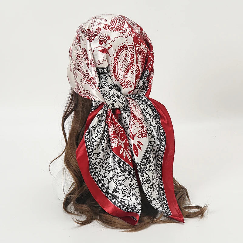 Foulard Carré Satin Graphique · Scarf — 90×90