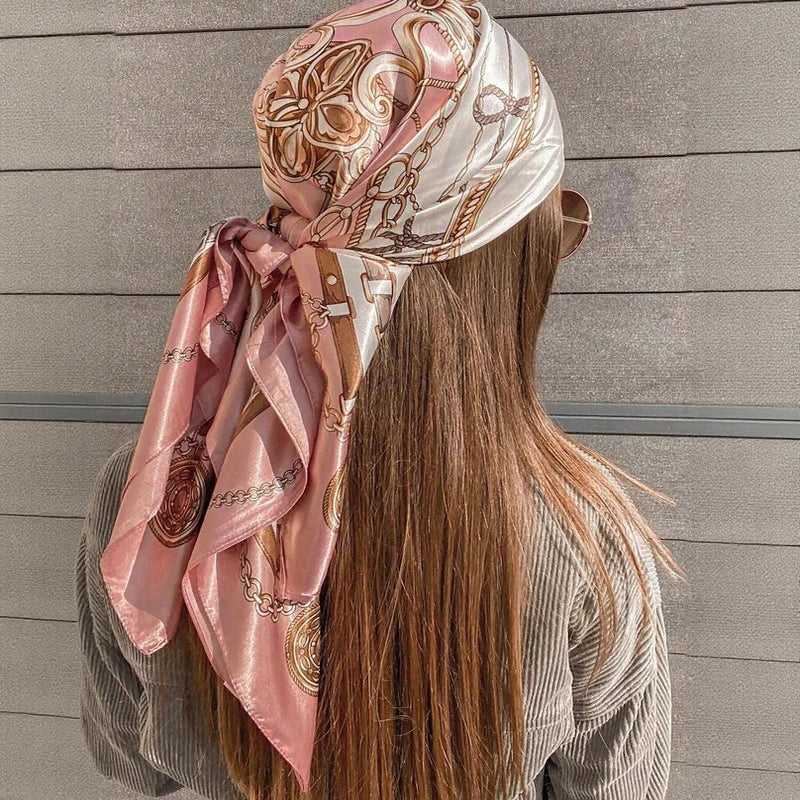 Foulard Carré Satin Graphique · Scarf — 90×90