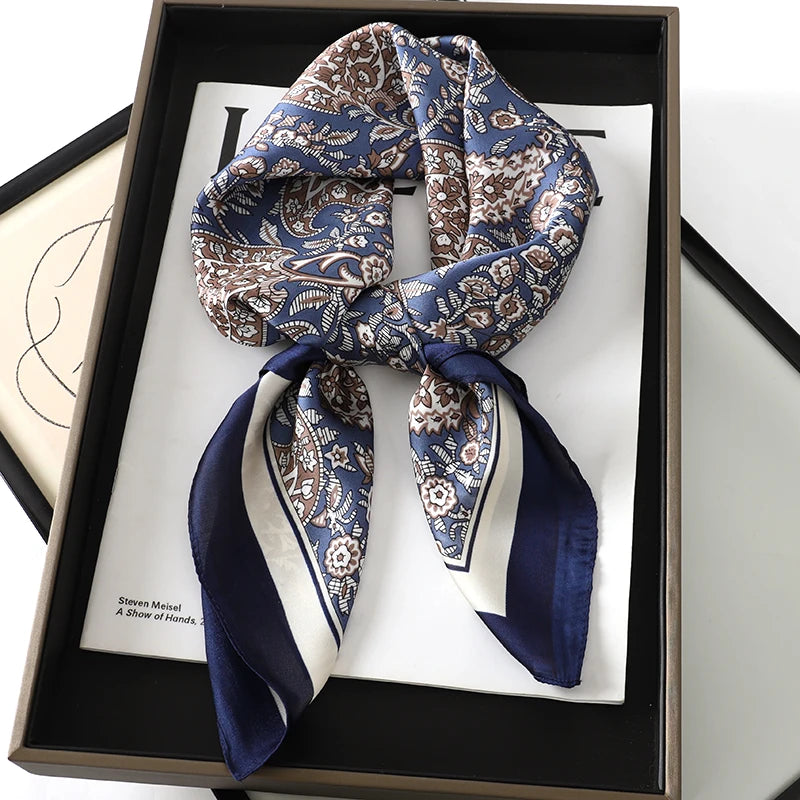 Foulard 70×70 — Imprimé Luxe Satiné