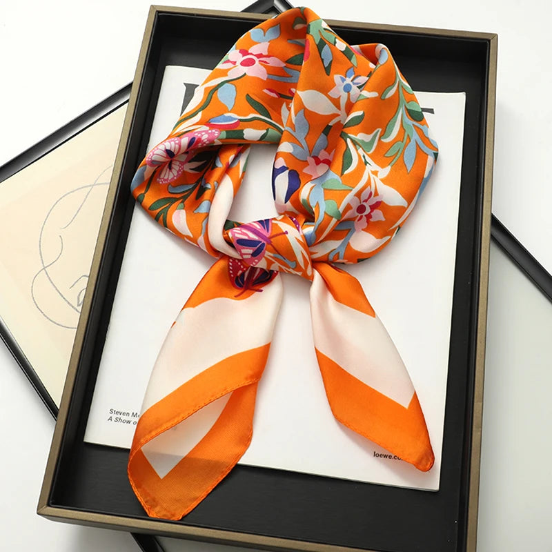 Foulard 70×70 — Imprimé Luxe Satiné