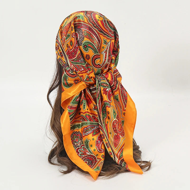 Foulard Carré Satin Graphique · Scarf — 90×90