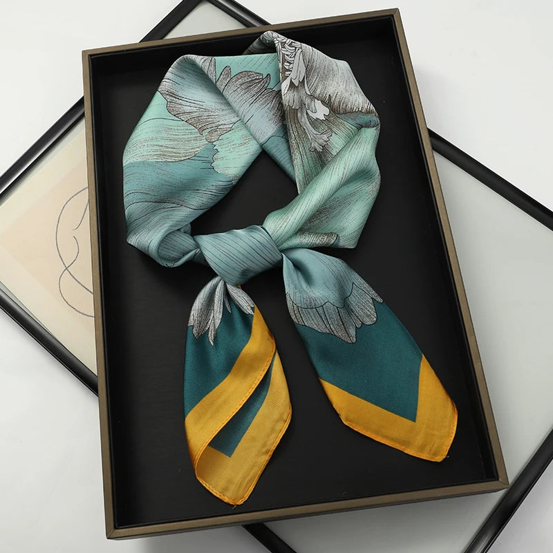 Foulard 70×70 — Imprimé Luxe Satiné