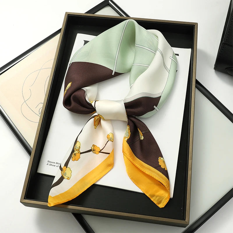 Foulard 70×70 — Imprimé Luxe Satiné