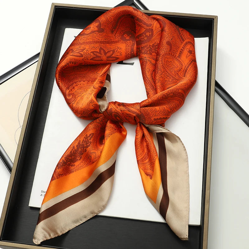 Foulard 70×70 — Imprimé Luxe Satiné