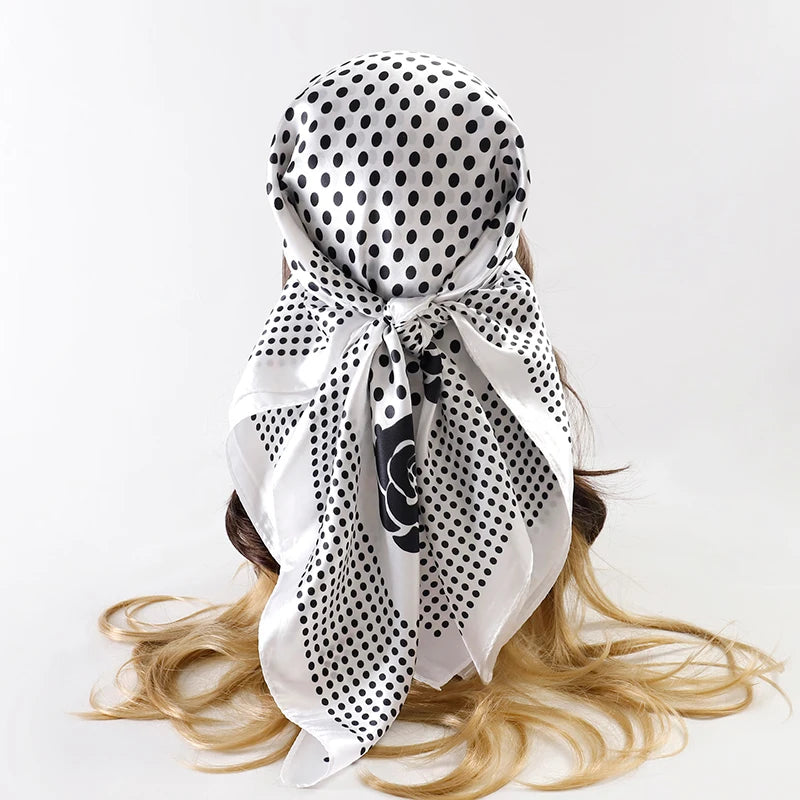 Foulard Carré Satin Graphique · Scarf — 90×90