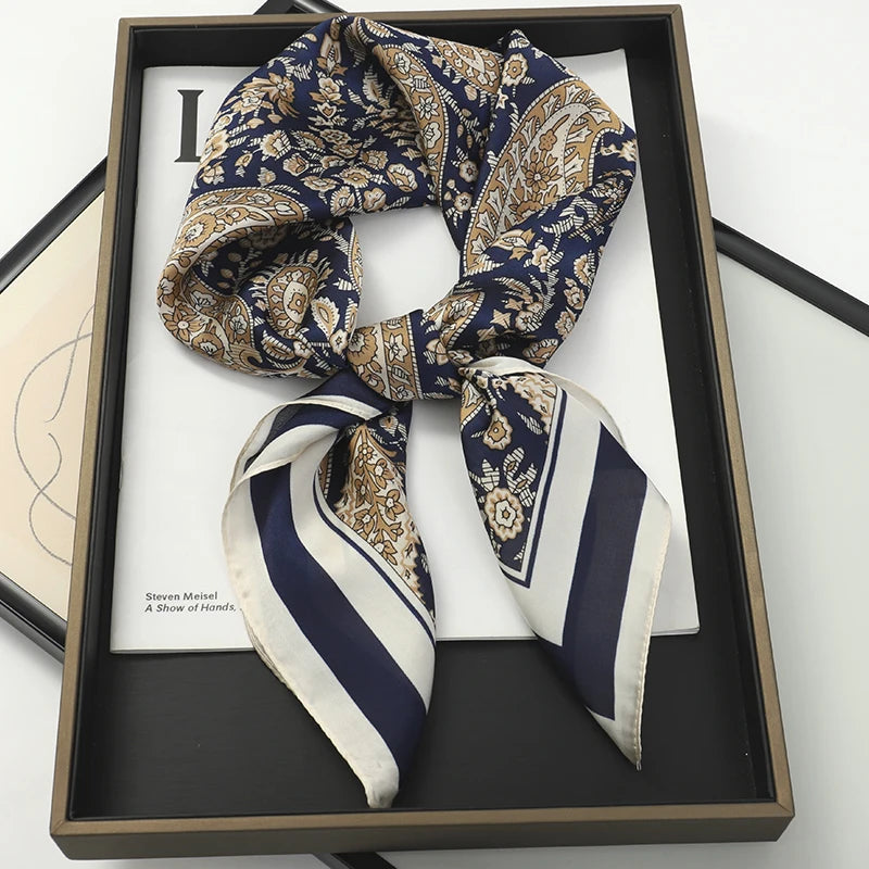 Foulard 70×70 — Imprimé Luxe Satiné