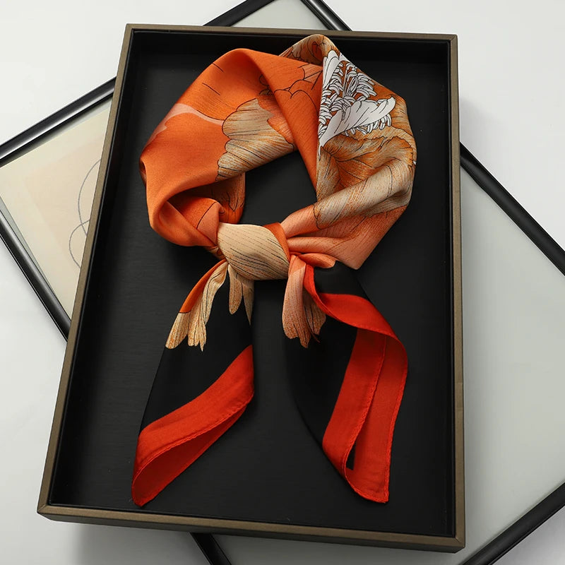 Foulard 70×70 — Imprimé Luxe Satiné