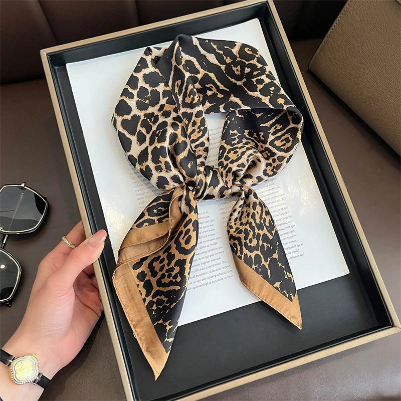 Foulard 70×70 — Imprimé Floral Bohème