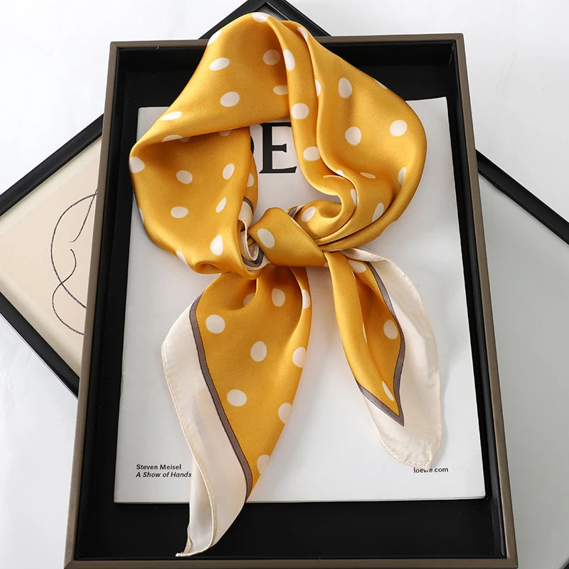 Foulard 70×70 — Imprimé Luxe Satiné