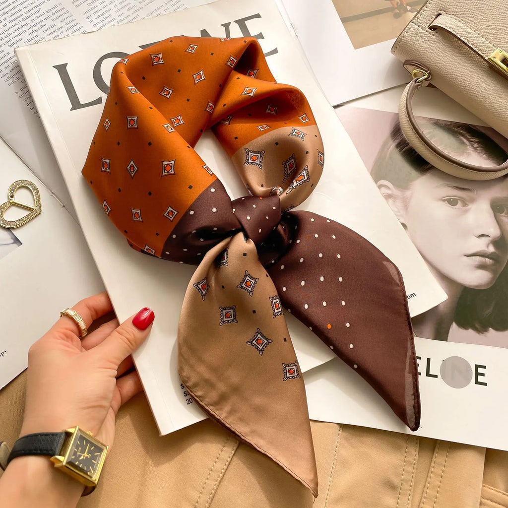 Foulard 70×70 — Imprimé Luxe Satiné