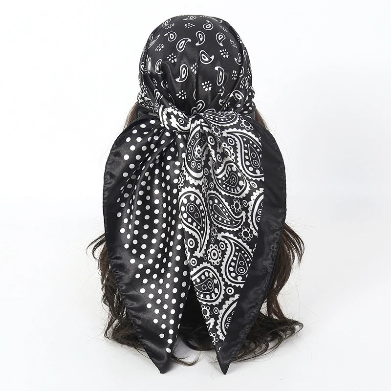 Foulard Carré Satin Graphique · Scarf — 90×90