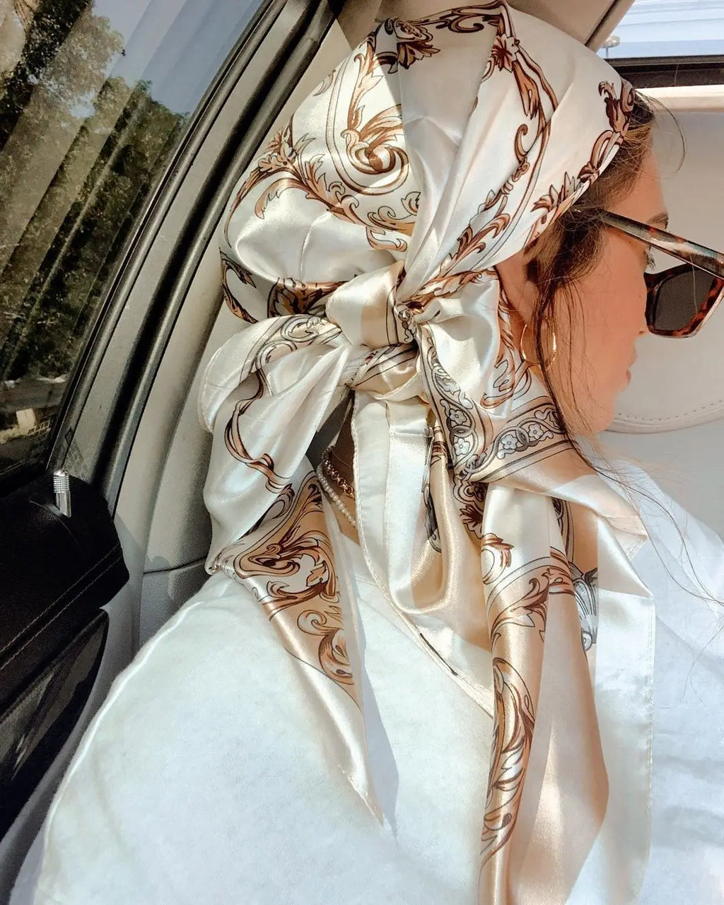 Foulard Carré Satin Graphique · Scarf — 90×90