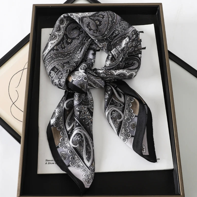 Foulard 70×70 — Imprimé Floral Bohème