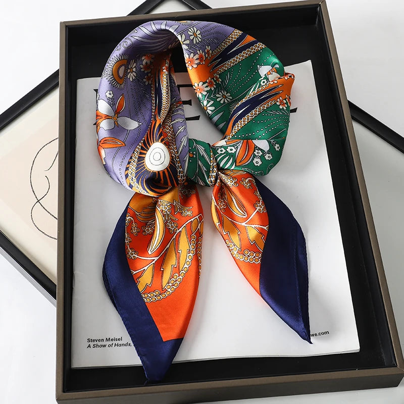Foulard 70×70 — Imprimé Luxe Satiné