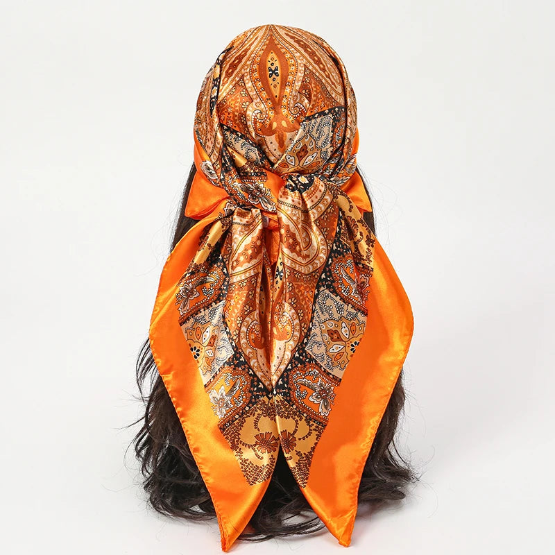 Foulard Carré Satin Graphique · Scarf — 90×90