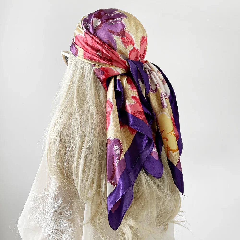 Foulard Carré Satin Graphique · Scarf — 90×90