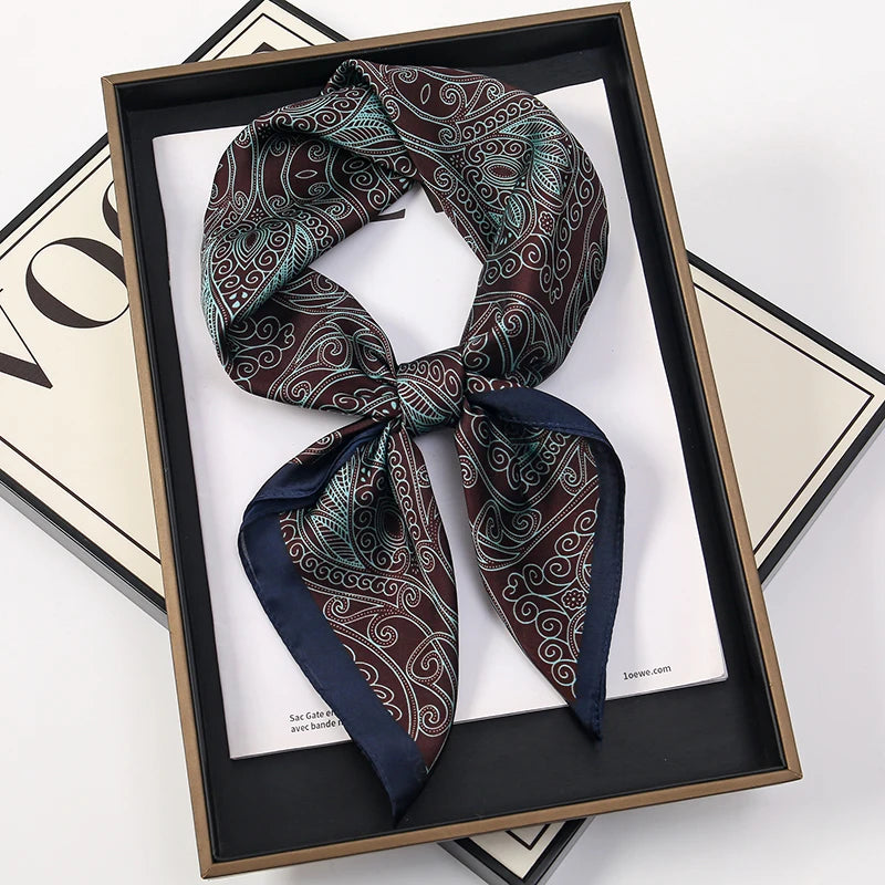 Foulard 70×70 — Imprimé Floral Bohème