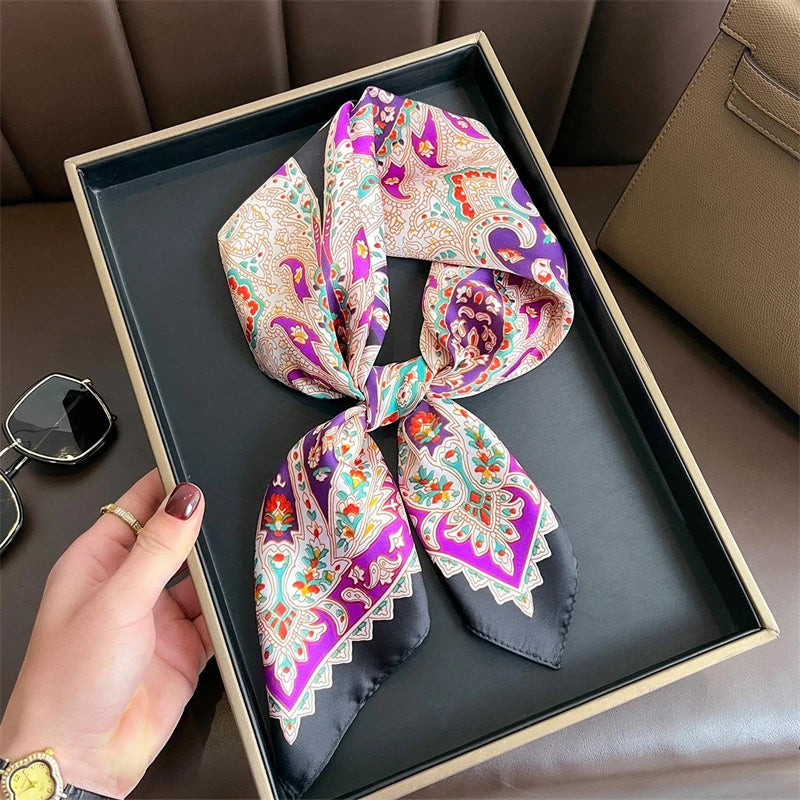 Foulard 70×70 — Imprimé Floral Bohème