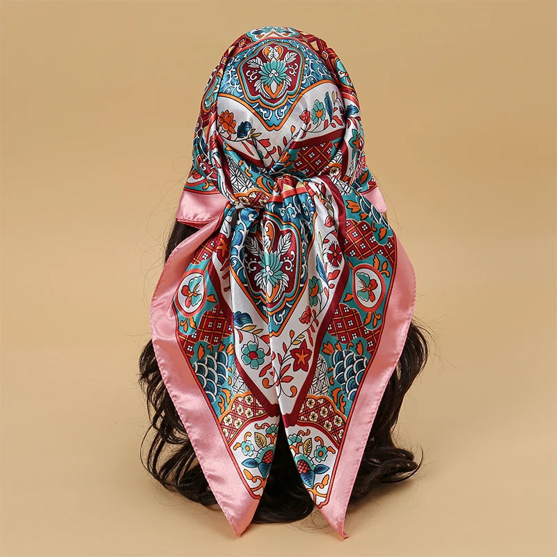 Foulard Carré Satin Graphique · Scarf — 90×90
