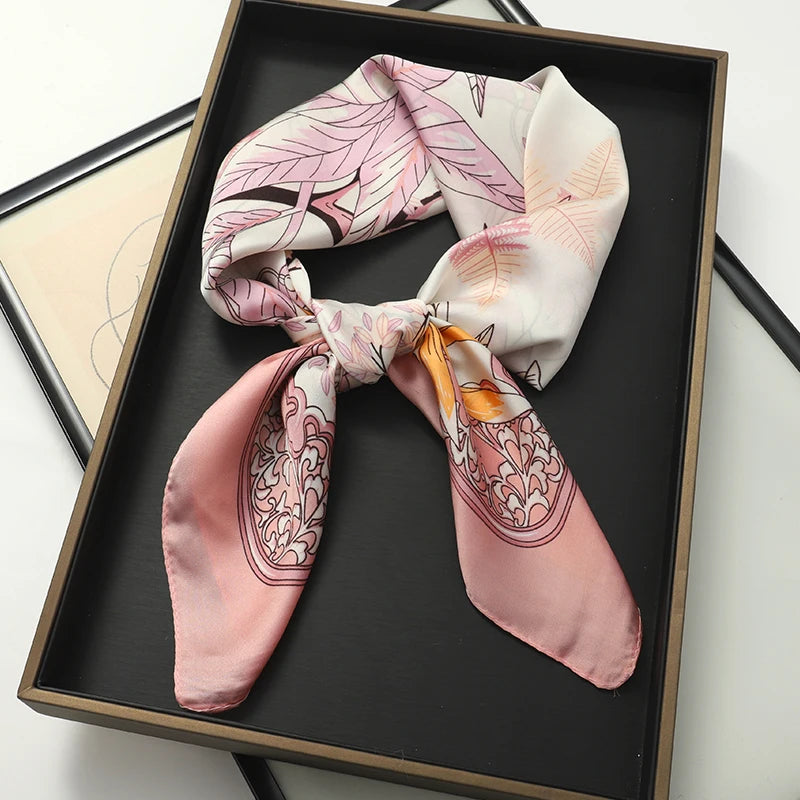 Foulard 70×70 — Imprimé Luxe Satiné