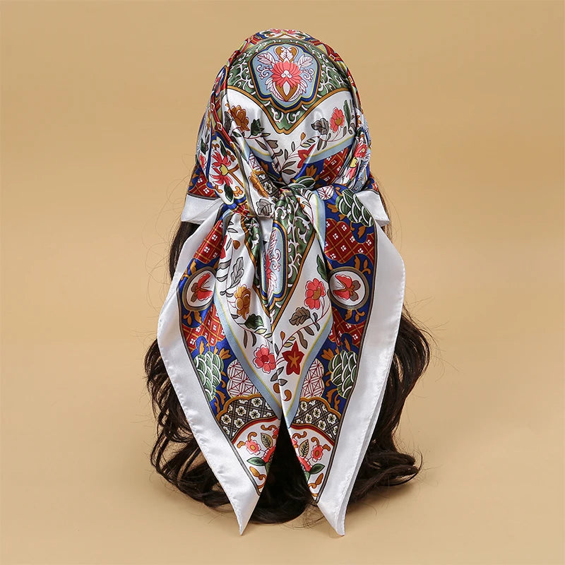 Foulard Carré Satin Graphique · Scarf — 90×90