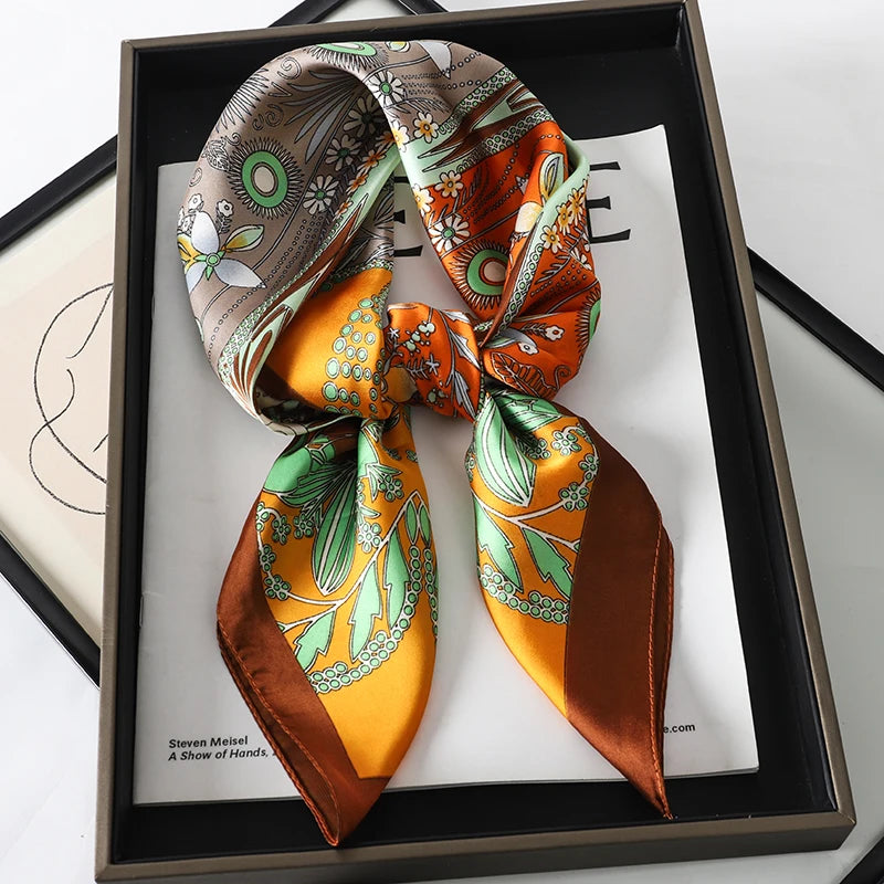 Foulard 70×70 — Imprimé Luxe Satiné